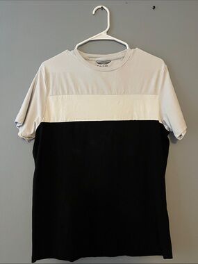 Men's Short-Sleeve Colorblock Tee — Black and White